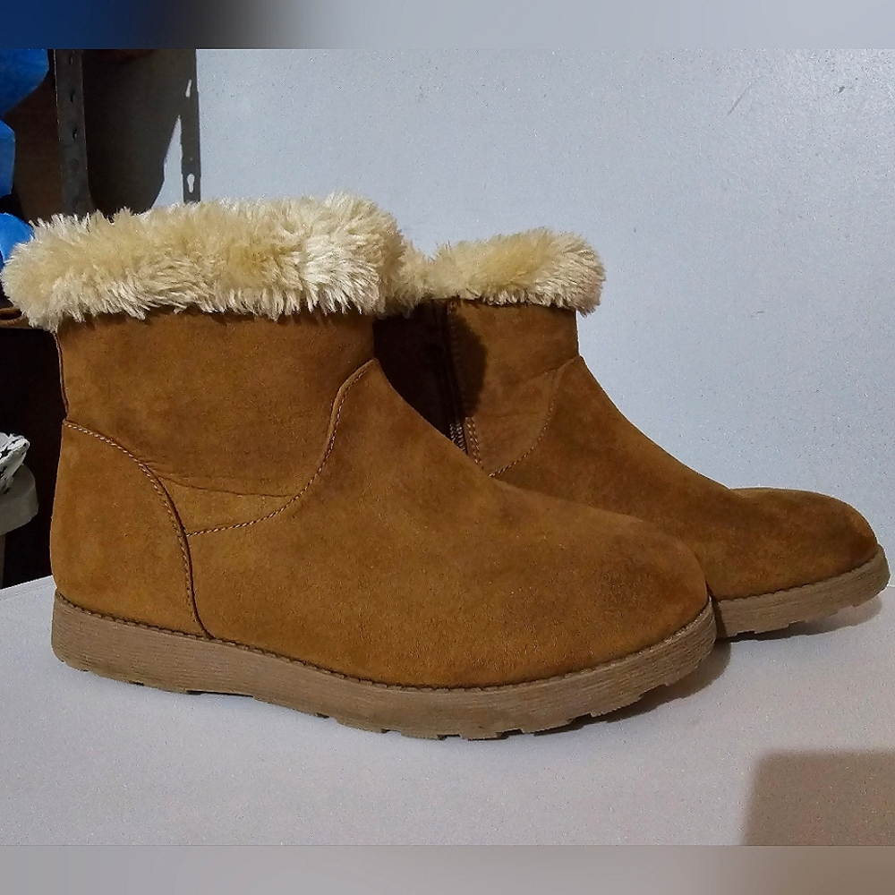 Cat & Jack Kids Size 3 Shearling Style Faux Fur Lined Suede Winter Boots